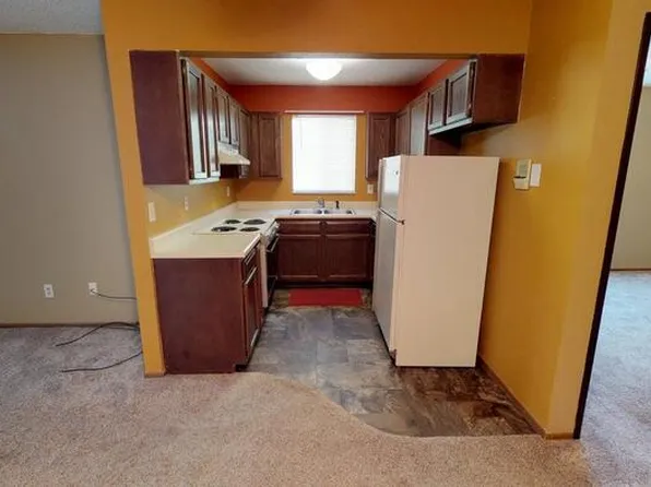 1727 N Grandview Ln, Bismarck, ND
