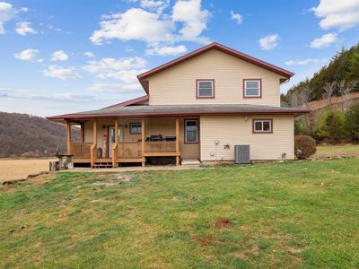 933 Iowa River Dr, Dorchester, IA, 52140