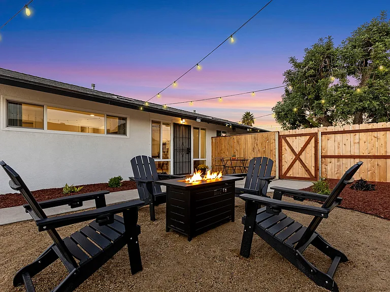 4440 Clairemont Dr — Photo 25