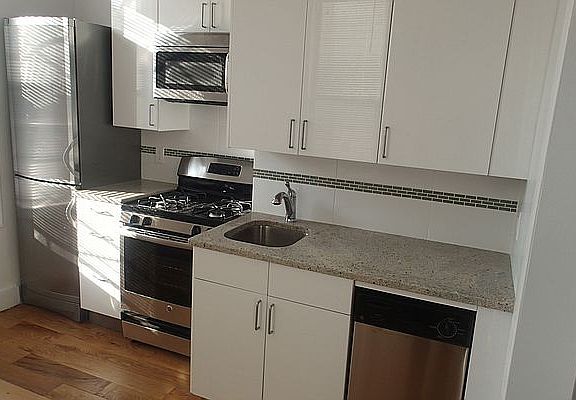 2nd image of 221 N Henry St #B