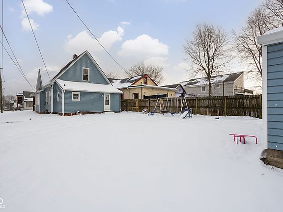 5th image of 1302 Laurel St
