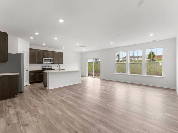 12195 Dodwell St, Huntley, IL