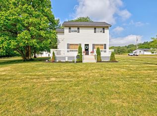 11347 Hartland Rd, Fenton, MI 48430