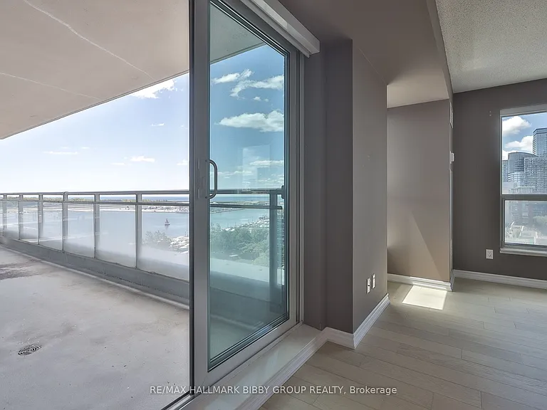 410 Queens Quay W #1103 — Photo 17
