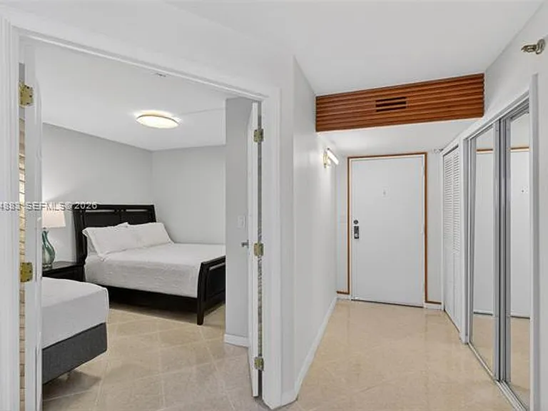 2401 Collins Ave #1406 — Photo 35
