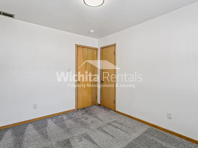 525 S Derby Ave — Photo 12