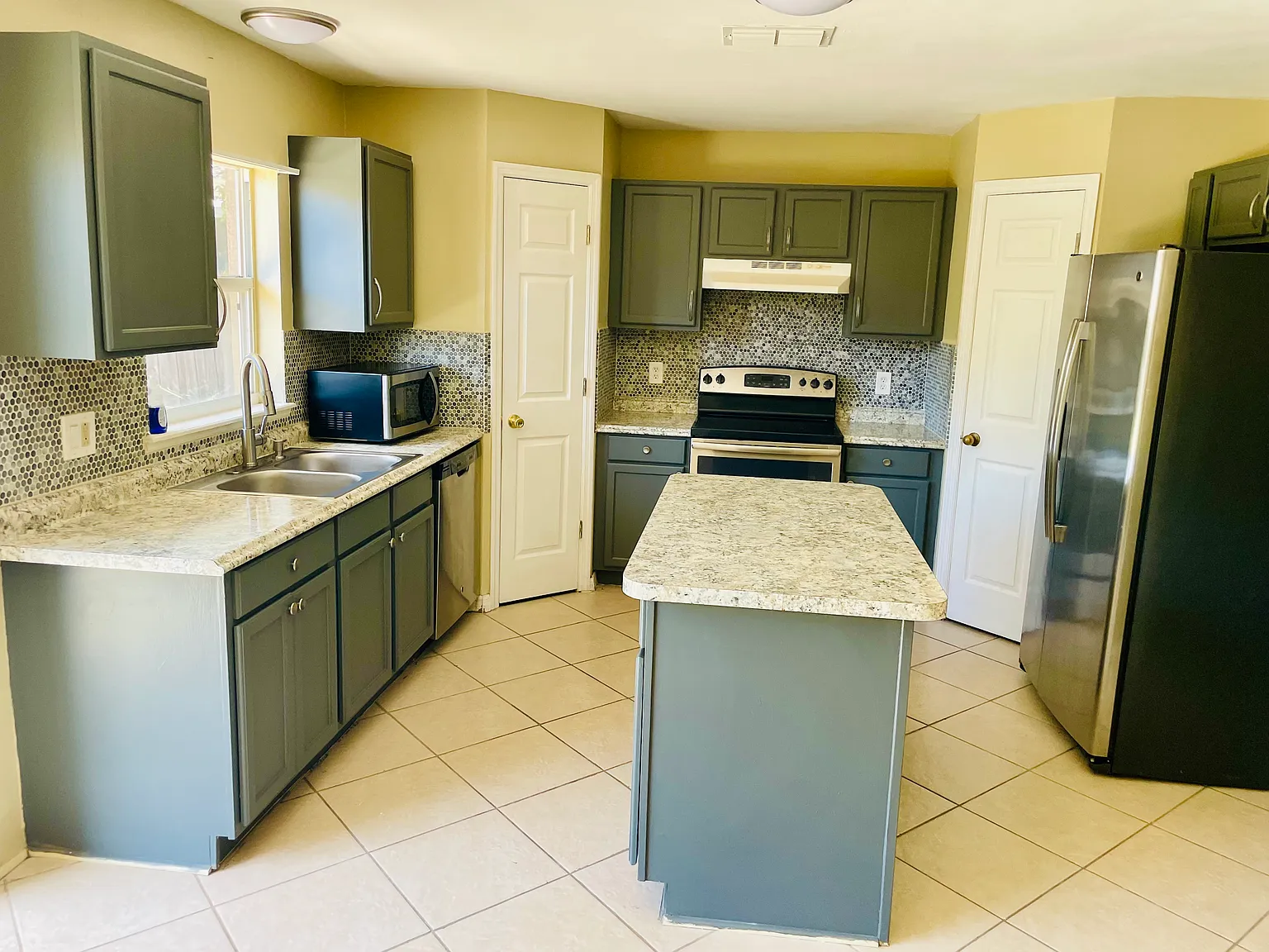 10305 Frog Pond Dr — Photo 4