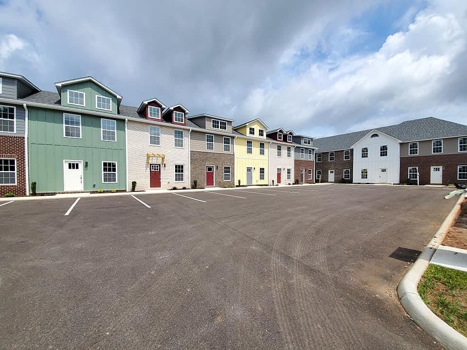 1st image of 417 Bockman Way W #123