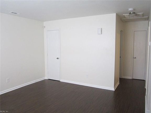 4th image of 6036 Camellia Dr APT B