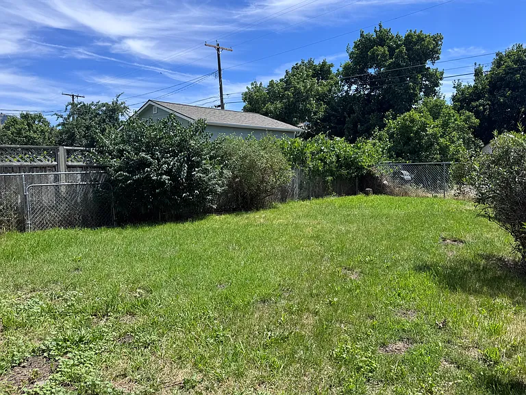 2019 Burlington Ave — Photo 10