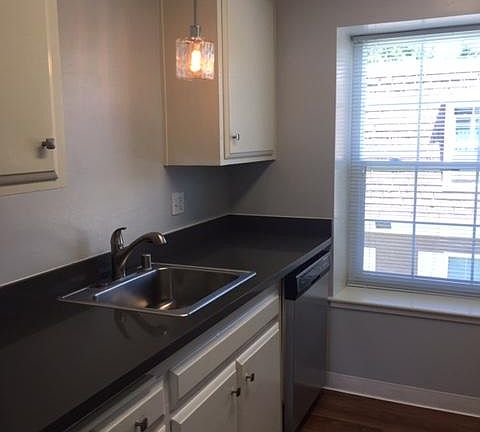 2nd image of 426 Escuela Ave APT 19