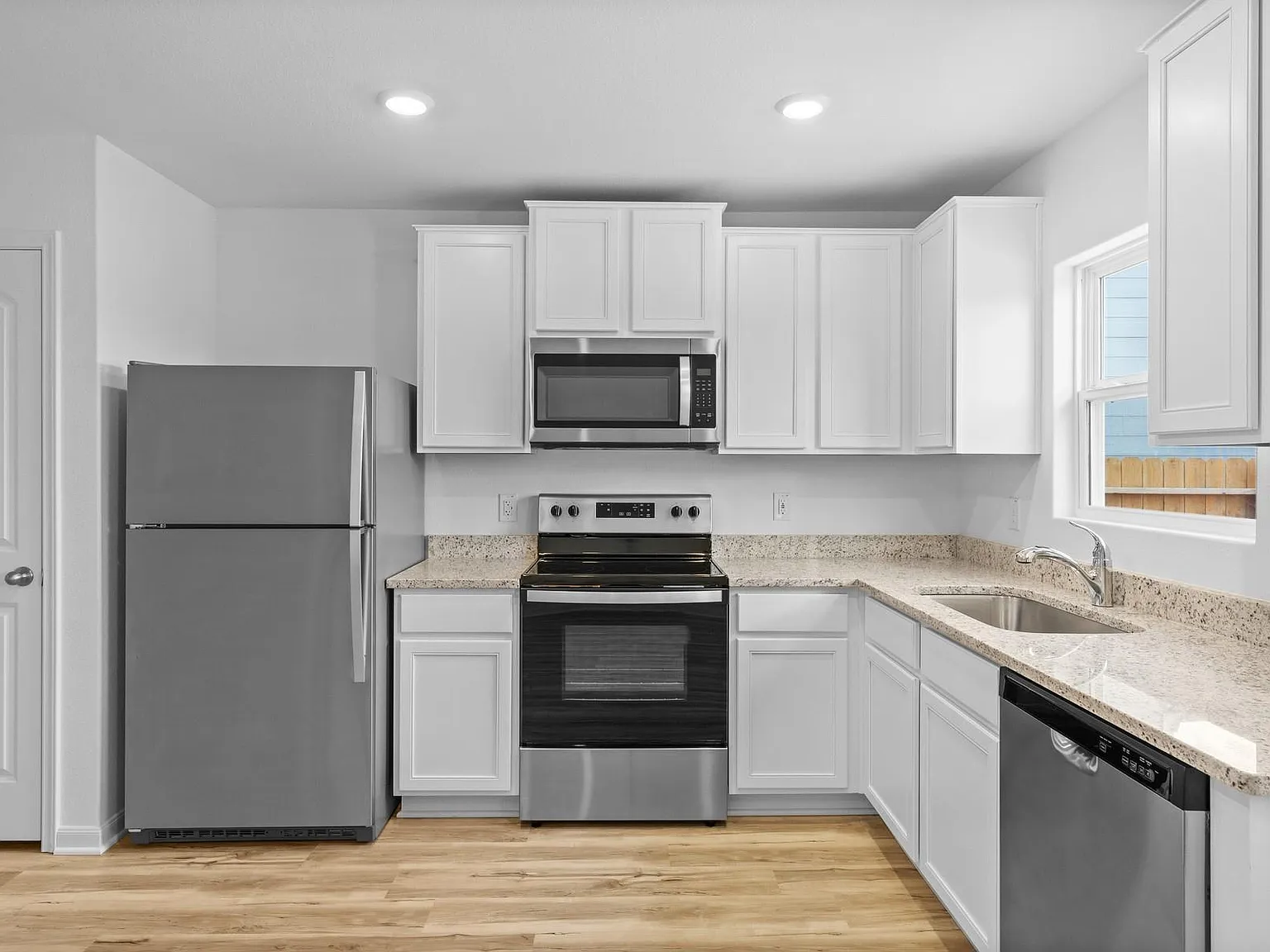 2 bed, 2.0 bath, 996 sqft, $1,950 — Photo 4