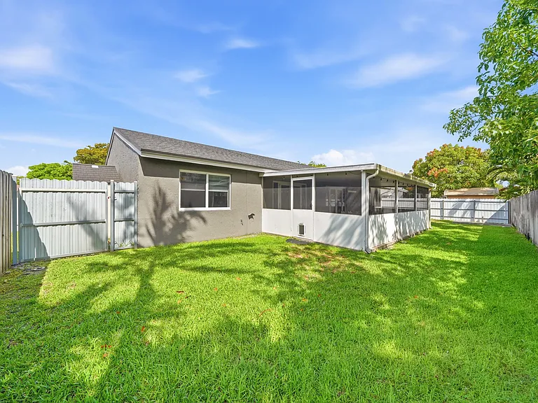 19655 NW 62nd Ct — Photo 40