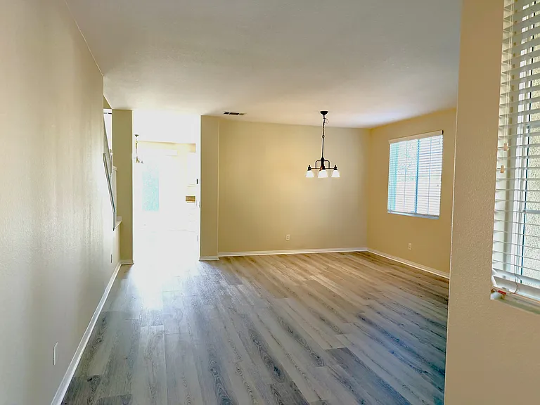 40220 Emily Pl — Photo 10