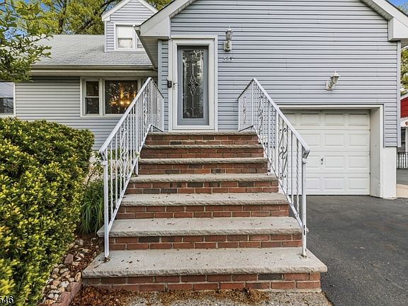 2nd image of 555 Riverside Dr