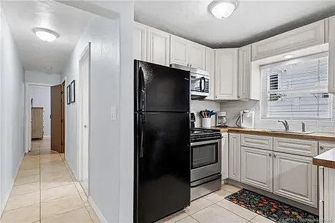 2 bed, 641 sqft, $2,200 — Photo 3