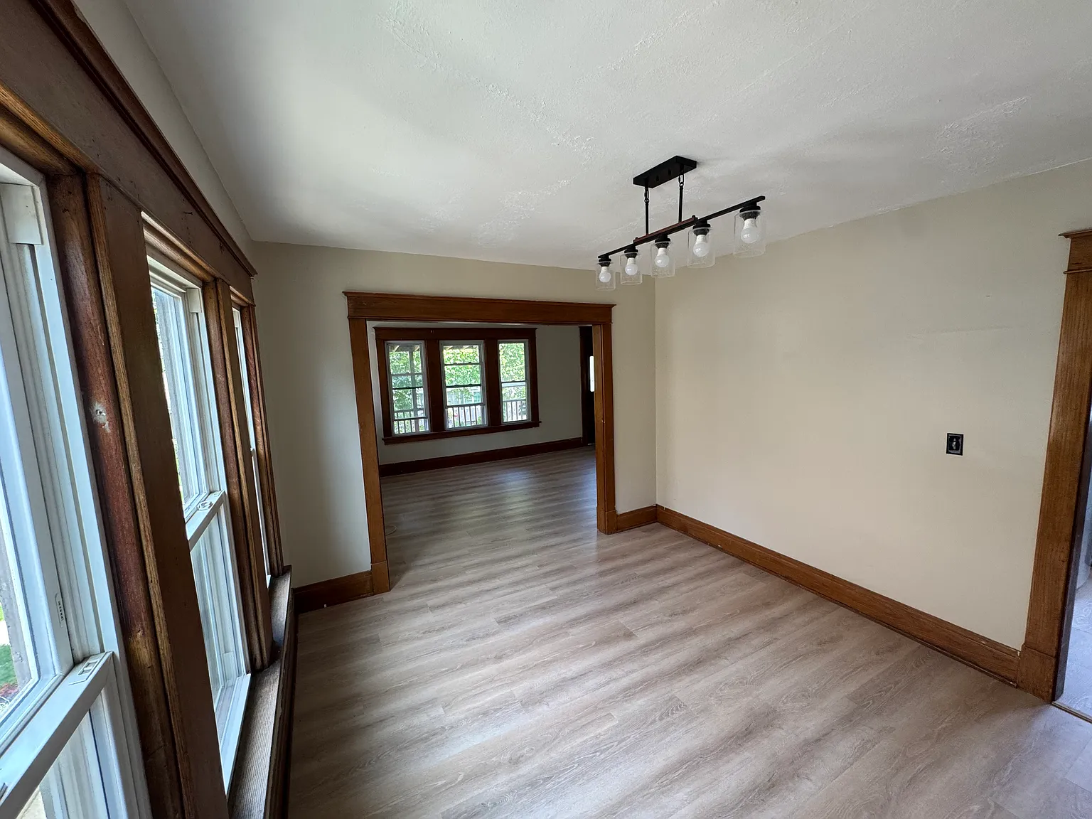 3 bed, 1100 sqft, $1,600 — Photo 1