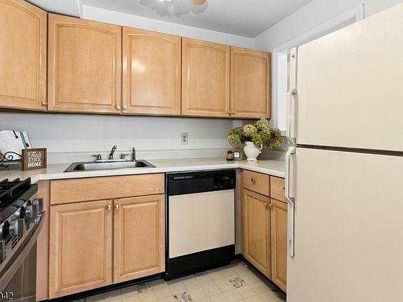 5th image of 79 Park Edge #2J