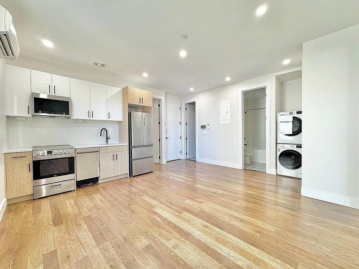 Building Photo - 714 5th Ave #3B