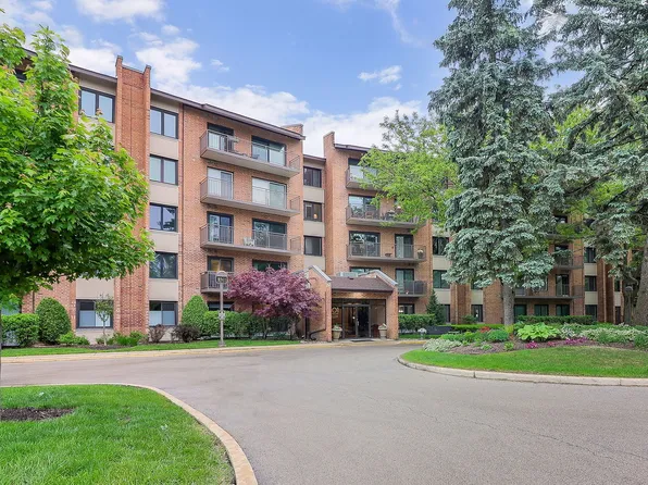 601 Lake Hinsdale Dr APT 209, Willowbrook, IL 60527