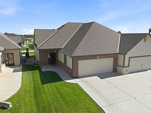 4th image of 818 N McCloud Cir Unit 109