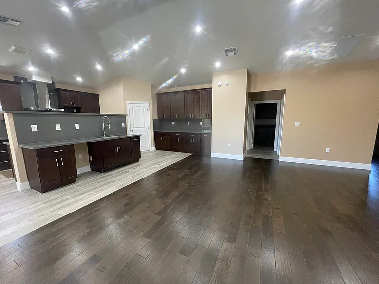 17515 Live Oak St — Photo 23
