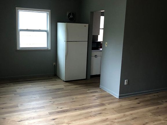 3rd image of 4215 Glenwood Ave #2