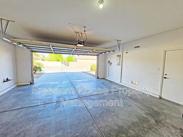 6451 Goodale St — Photo 44