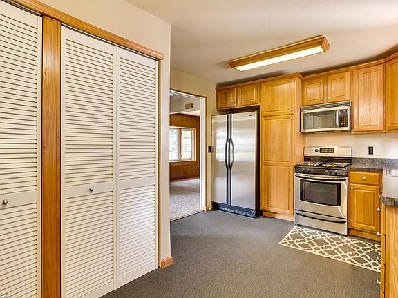 3rd image of 7695 Primrose Dr