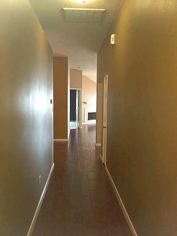 3 bed, 2.0 bath, 1909 sqft, $1,900 — Photo 2