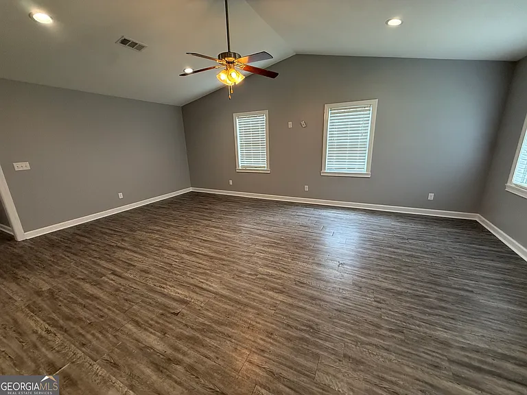 136 Trinity Rd — Photo 15