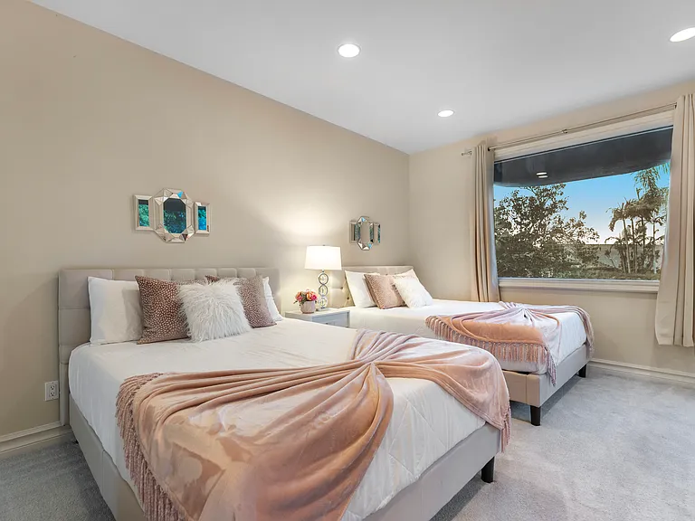 2261 Liane Ln — Photo 28