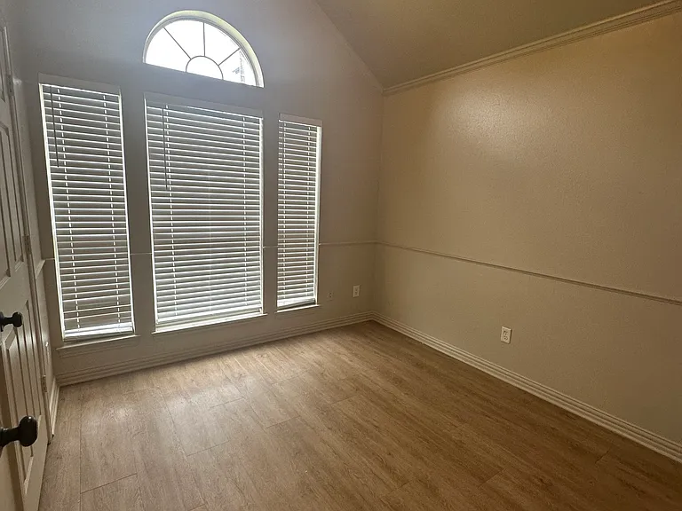 103 N Point Dr — Photo 9