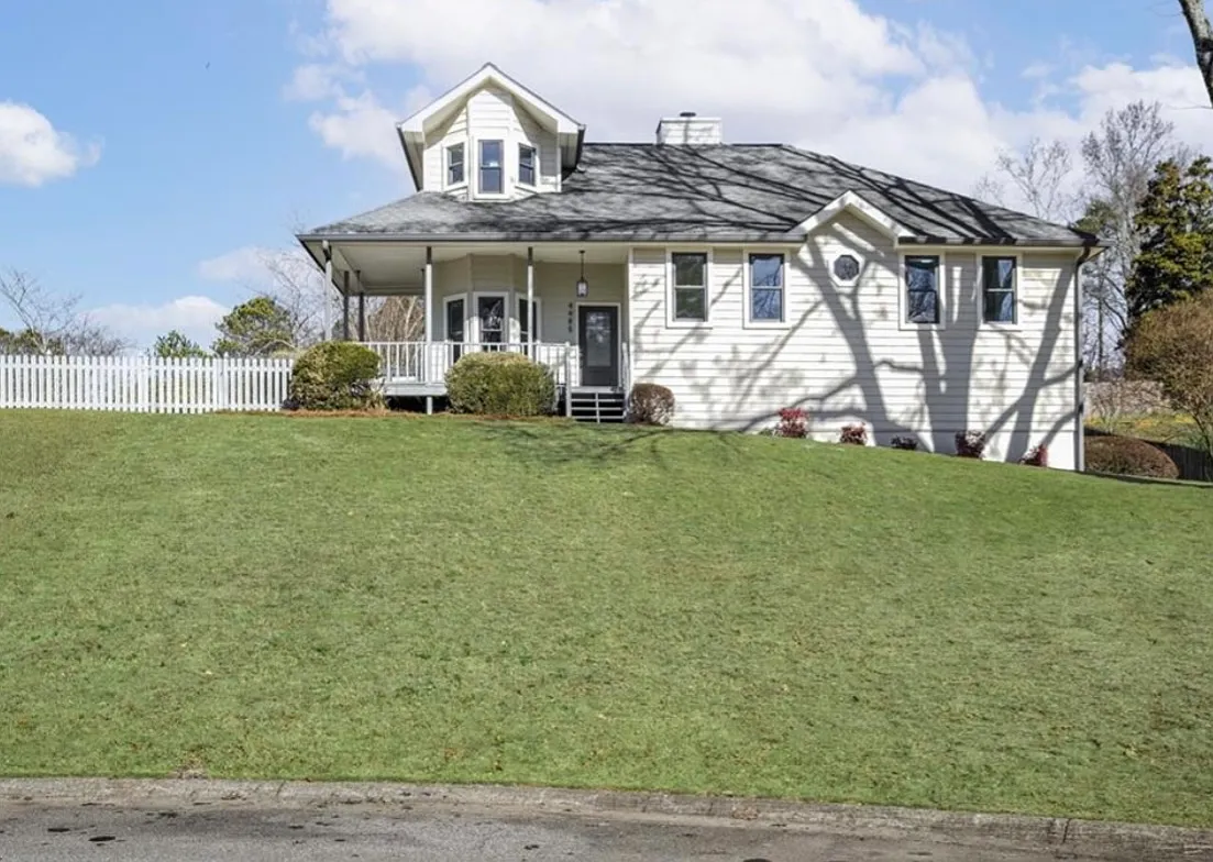 4 bed, 1743 sqft, $4,400 — Photo 1