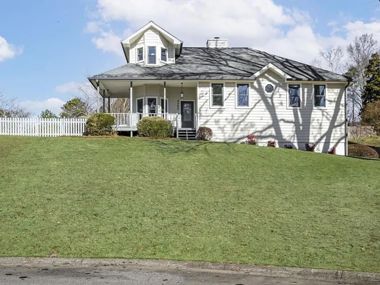 4485 Coventry Way NE — Photo 1