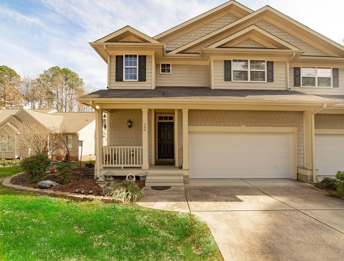 3 bed, 2.5 bath, 1852 sqft, $2,100 — Photo 1