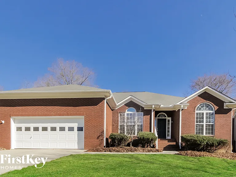 563 Gatsby Pl NW — Photo 2