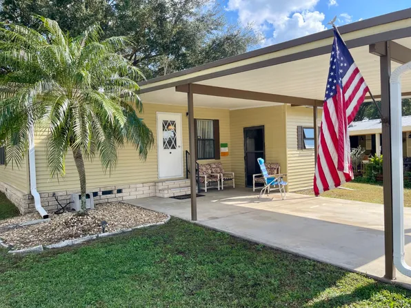 614 Sycamore Sq, Lady Lake, FL 32159