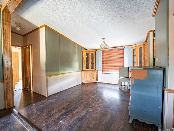 3rd image of 302 Crosscreek Dr