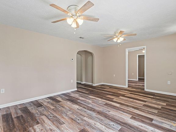 3rd image of 11 Pruitt St