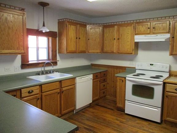 2nd image of 219 N Freeborn St