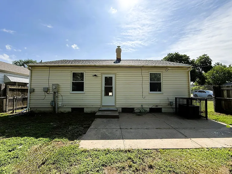 2037 S Laura Ave — Photo 25