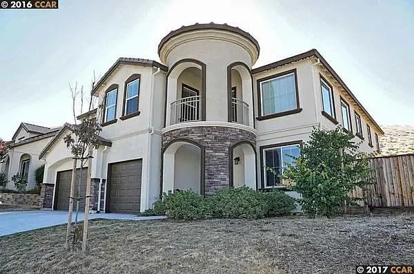 5 bed, 3778 sqft, $5,200 — Photo 1