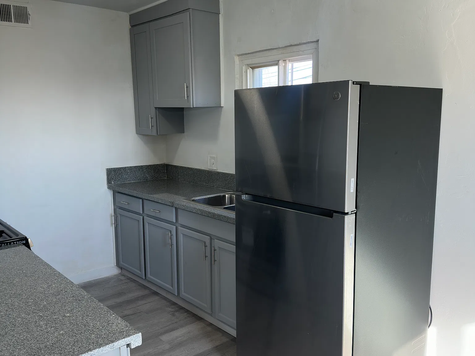 2 bed, 900 sqft, $2,300 — Photo 4