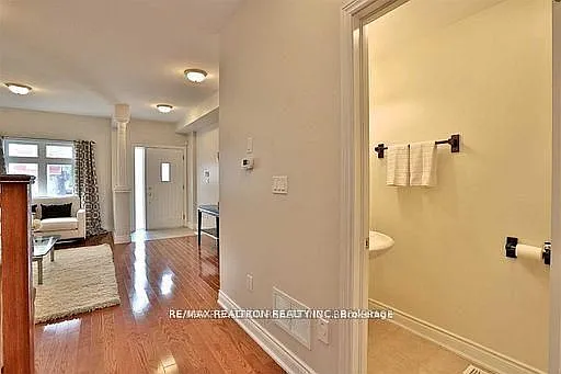 1339 Woodbine Ave #UPPER — Photo 13