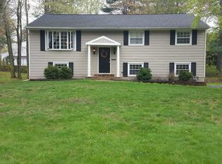 5 Weston Dr, Clifton Park, NY 12065