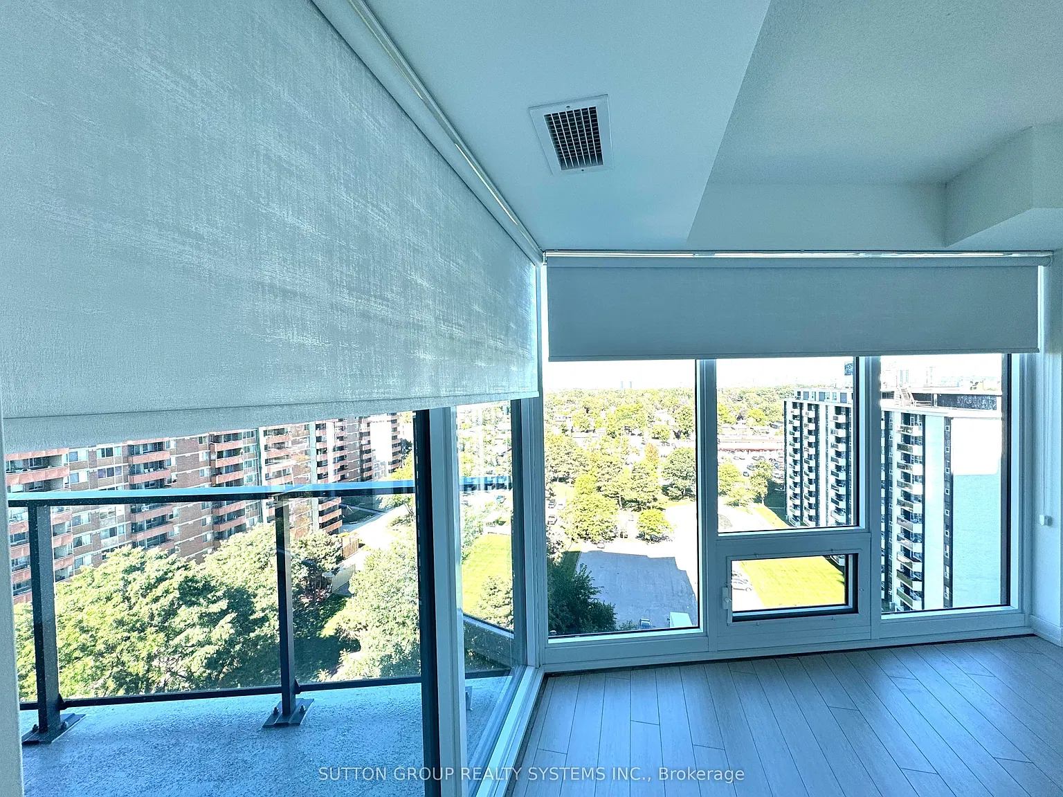 Notting Hill Condominiums — Photo 4