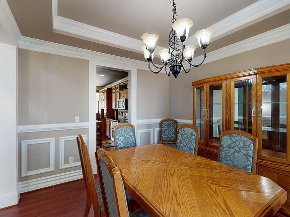 3rd image of 718 Thistlewood Dr