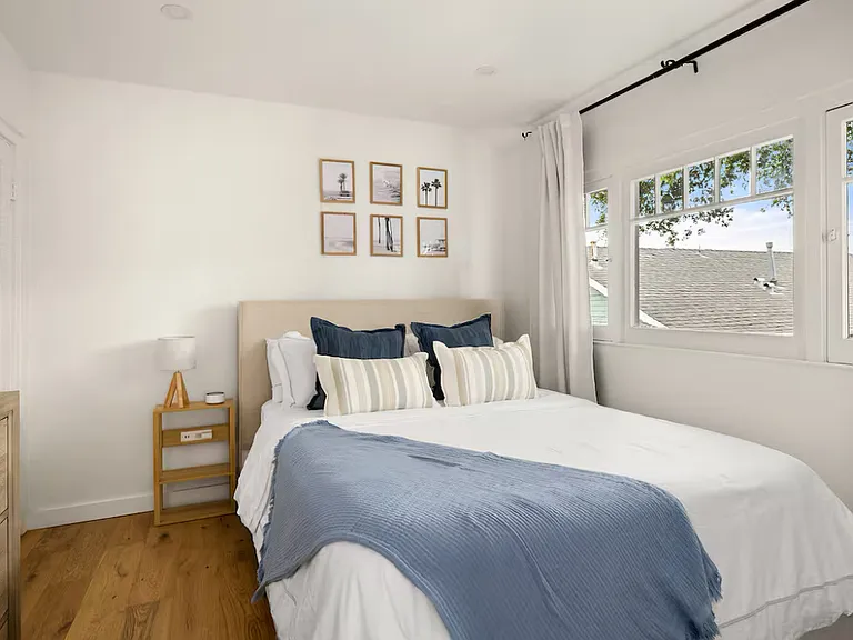 319 W Arrellaga St #1/2 — Photo 10