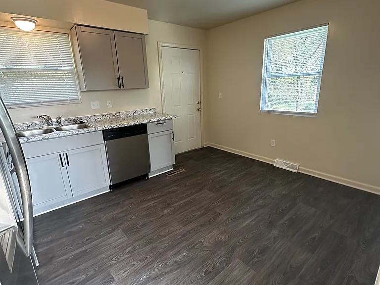 3235 N 84th Ter — Photo 16